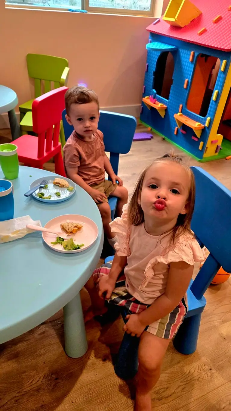 kids eating lunch at daycare